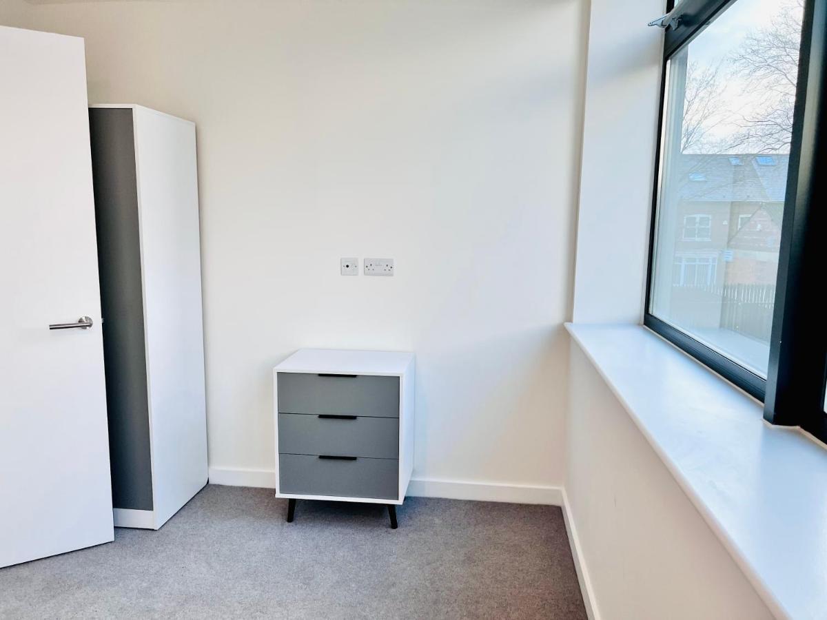 Affordable Apartments In Manchester City Centre Close To Trafford Екстериор снимка